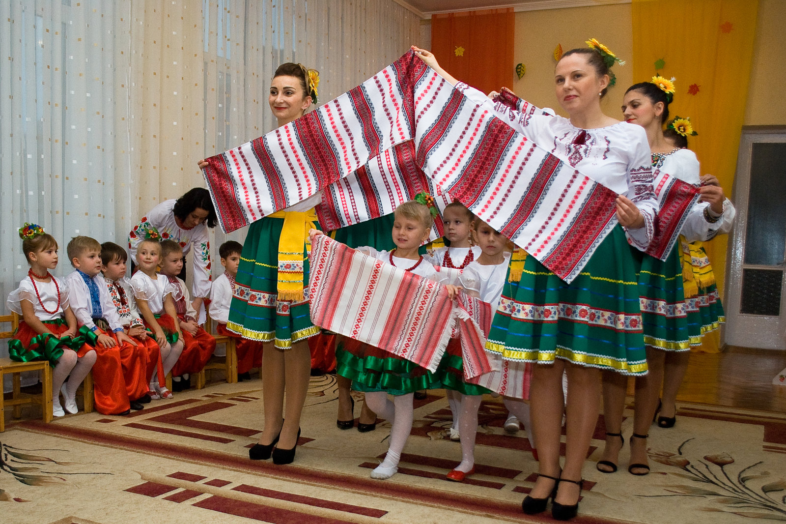 Наші мами красуні танцювали з донечками